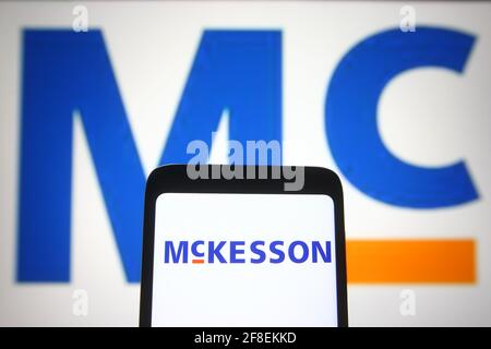 Ukraine. 14 avril 2021. Dans cette illustration, le logo McKesson apparaît sur un smartphone et un écran d'ordinateur. (Photo de Pavlo Gonchar/SOPA Images/Sipa USA) crédit: SIPA USA/Alay Live News Banque D'Images