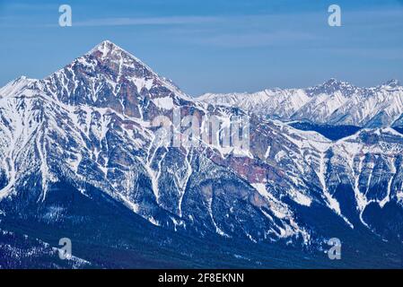 Pic de Cairngorm vu depuis la télécabine de Jasper pris à Banff et au parc national Jasper, CA Banque D'Images