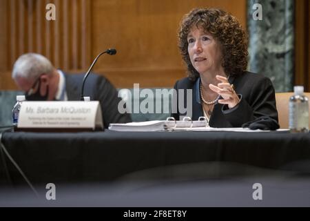 Washington, DC, États-Unis, mardi 13 avril, 2021. Barbara McQuiston, qui exerce les fonctions du sous-secrétaire à la Défense, à la recherche et à l'ingénierie, comparaît lors d'une audience du Comité sénatorial des crédits - sous-comité de la Défense pour examiner l'innovation et la recherche du ministère de la Défense, dans l'édifice Dirksen du Bureau du Sénat à Washington, DC, USA, le mardi 13 avril, 2021. Photo de Rod Lamkey/CNP/ABACAPRESS.COM Banque D'Images