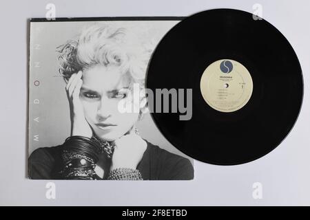 Artiste dansant, pop et disco, album de musique de Madonna sur disque vinyle LP. Intitulé: Madonna le premier album, couverture de l'album Banque D'Images