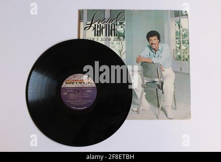Dance pop et R&B Motown artiste, Lionel Richie album de musique sur disque vinyle LP. Intitulé : impossible de ralentir la couverture de l'album Banque D'Images