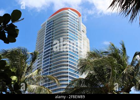 South Pointe Towers est un complexe d'appartements de 25 étages situé à Miami Beach, en Floride. South Beach. Gratte-ciel résidentiel Banque D'Images