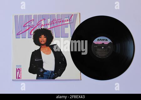 Danse-rock, RnB et artiste pop, Whitney Houston album de musique sur disque vinyle LP. Intitulé : si émotionnel Banque D'Images