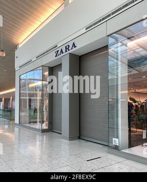 La boutique de mode Zara du centre commercial Aventura Mall est fermée en raison des précautions contre la pandémie COVID-19. Zara est un détaillant espagnol de vêtements. Banque D'Images