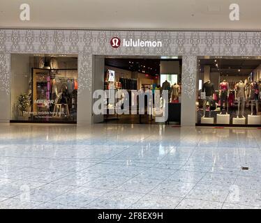 Lululemon Athletica vêtements d'entraînement boutique boutique à l'intérieur du centre commercial Aventura south Florida vêtements d'athlétisme techniques pour l'entraînement de yoga Banque D'Images
