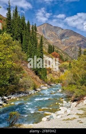 Rivière Ala Archa au parc national prise @Ala Archa Parc national, Kyrgiztan Banque D'Images