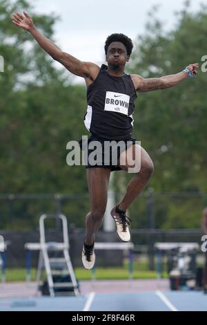 Charles Brown (Etats-Unis) place sixième dans le long saut à 26-1 1/2 (7.96m) pendant le Miramar Invitational, samedi, 10 avril 2021, à Miramar, Fla Banque D'Images