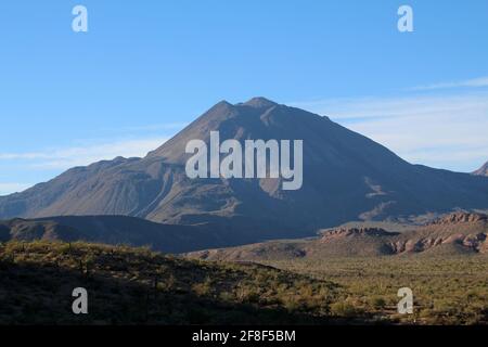 Tres Vírgenes est un complexe de volcans dans l'état de Baja California sur, sur la péninsule de Baja California dans le nord-ouest du Mexique. Il se compose de thre Banque D'Images