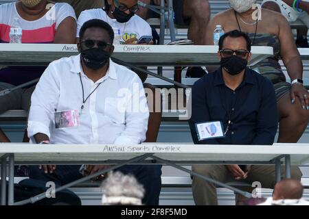 Emanuel Hudson, co-fondateur et directeur de HSI (à gauche) et Daniel Escamilla, directeur sportif, portent des masques faciaux lors de l'invitation de Miramar, samedi, avril Banque D'Images