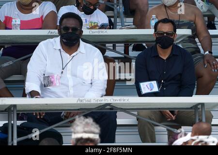 Emanuel Hudson, co-fondateur et directeur de HSI (à gauche) et Daniel Escamilla, directeur sportif, portent des masques faciaux lors de l'invitation de Miramar, samedi, avril Banque D'Images