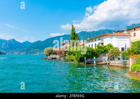 Vue sur le lac de Sulzano au lac d'Iseo, en Italie Banque D'Images