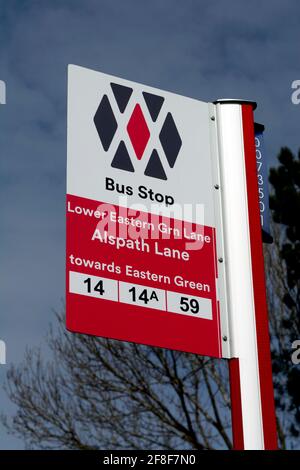 Panneau d'arrêt de bus, Lower Eastern Green Lane, Eastern Green, Coventry, West Midlands, Angleterre, ROYAUME-UNI Banque D'Images