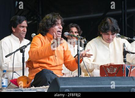 Pakistanais, chanteur de qawwali, Faiz ali Faiz, spectacle au Womad Festival, Royaume-Uni, 30 juillet 2011. Banque D'Images