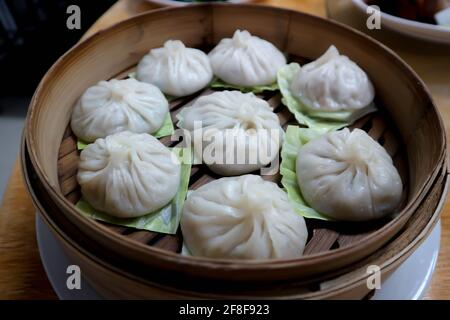 Boule vapeur, boulettes chinoises cuites à la vapeur ou bouchées à la vapeur ou, xiao long Bao Banque D'Images