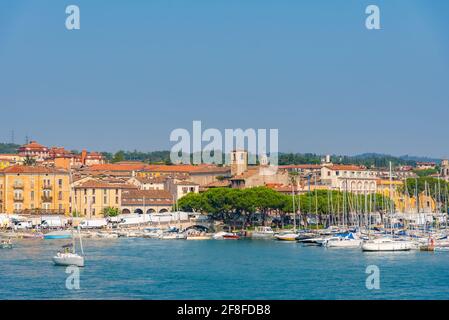 Paysage urbain de Desenzano del Garda en Italie Banque D'Images