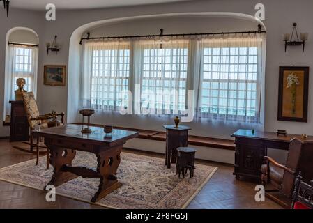 BALCHIK, BULGARIE, 13 JUILLET 2019 : intérieur du palais de la reine Maria dans la ville bulgare de Balchik Banque D'Images