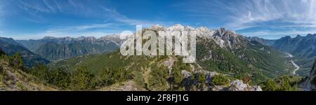 Crête reliant Valbona et la vallée de Theth en Albanie Banque D'Images