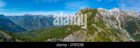 Crête reliant Valbona et la vallée de Theth en Albanie Banque D'Images