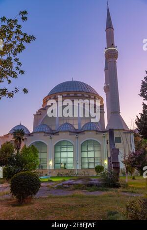 Vue sur la mosquée Bekr de l'UER, au coucher du soleil, à Shkoder, en Albanie Banque D'Images