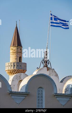 La place Eleftherias et l'ancienne Agora dans l'île de Kos. L'île de Kos est une destination touristique populaire en Grèce. Banque D'Images