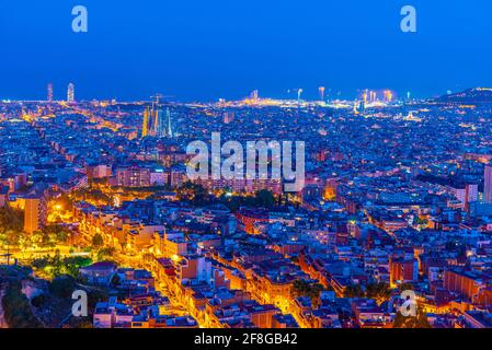 Vue aérienne de nuit de Barcelone en Espagne Banque D'Images