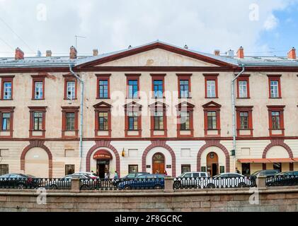 SAINT-PÉTERSBOURG, RUSSIE-3 OCTOBRE 2016. Rempart historique au remblai du canal de Griboedov à Saint-Pétersbourg, en Russie. Point de repère de l'architecture de St PET Banque D'Images