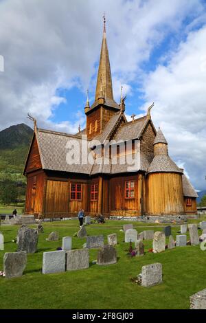 Point de repère de la Norvège - église de la rive de LOM (stavkirke). Site médiéval en bois de la vallée de Gudbrandsdal. Banque D'Images