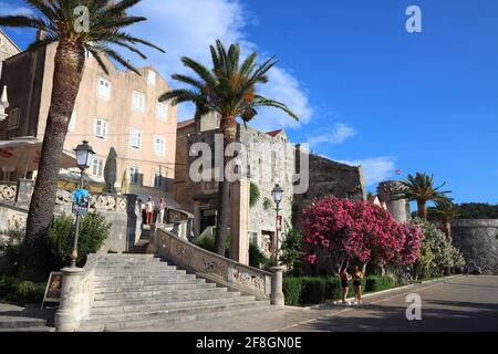 KORCULA, CROATIE - 24 JUIN 2019 : visite de la ville médiévale de Korcula en été en Croatie. Banque D'Images