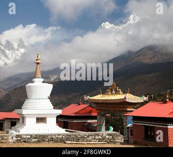 AMA Dablam Lhotse et le sommet de l'Everest de Tengboche - Chemin vers le camp de base d'Everesr - vallée de Khumbu - Népal Banque D'Images