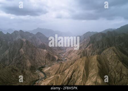 Photographie aérienne du paysage le long de l'autoroute Xinjiang-Tibet Banque D'Images