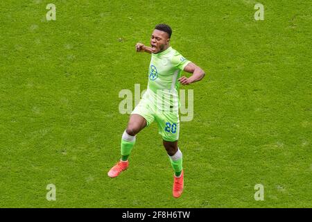 Ridle BAKOU (WOB) célèbre après son but de faire 1-0; goaljubel; Soccer 1er Bundesliga, 28e jour de match, Eintracht Frankfurt (F) - VfL Wolfsburg (WOB) 4: 3, le 10 avril 2021 à Francfort-sur-le-main/Allemagne. Les réglementations DFL interdisent toute utilisation de photographies comme séquences d'images et/ou quasi-vidéo | dans le monde entier Banque D'Images