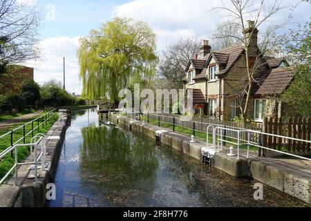 Hertford Lock sur la rivière Lea Banque D'Images