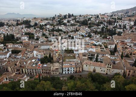 Espagne, Andalousie, Grenade, vue du château Alcazaba à la ville Banque D'Images