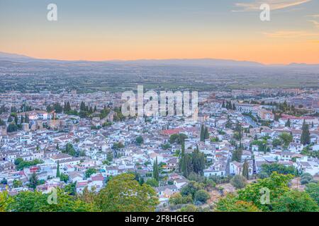 Coucher de soleil sur le quartier Albaicin à Grenade, Espagne Banque D'Images