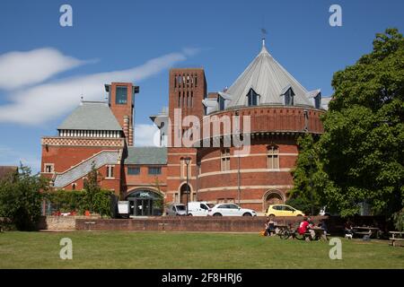 Le Royal Shakespeare Theatre de Stratford-upon-Avon dans le Warwickshire au Royaume-Uni, pris le 22 juin 2020. Banque D'Images