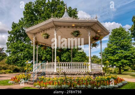 Le kiosque victorien en fer forgé à Vivary Park, Taunton Banque D'Images