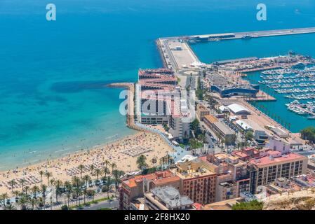 Vue aérienne de la plage de Postiguet à Alicante en Espagne Banque D'Images