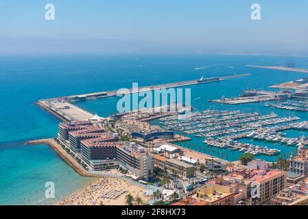 Marina dans le port d'Alicante en Espagne vue d'en haut Banque D'Images