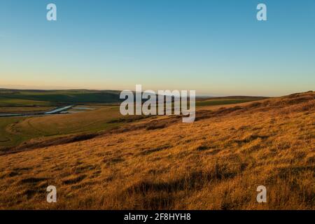 En regardant vers le nord sur les prairies vallonnées depuis Haven Brow jusqu'au De la vallée de Cuckmere à Hindover Hill (12) Banque D'Images