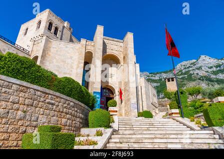 KRUJA, ALBANIE, 28 SEPTEMBRE 2019 : Musée national de Gjergj Katrioti Skanderbeg au château de Kruja en Albanie Banque D'Images