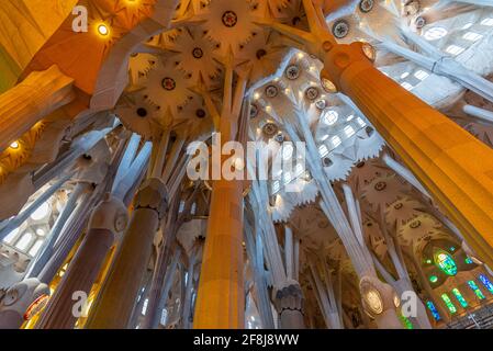 BARCELONE, ESPAGNE, 30 JUIN 2019 : intérieur de la cathédrale de la Sagrada Familia à Barcelone, Espagne Banque D'Images