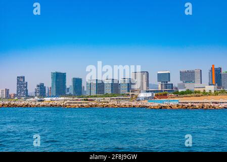 BARCELONE, ESPAGNE, le 30 JUIN 2019 : forum du bord de mer du port à Barcelone, Espagne Banque D'Images