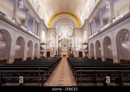 Fatima, Portugal - 12 février 2020 : Basilique de notre-Dame de l'intérieur du Rosaire au Sanctuaire de Fatima - Fatima, Portugal Banque D'Images