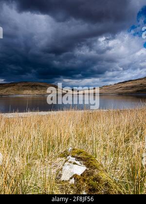 Vue sur la région autour du réservoir de Nant y Moch à Ceredigion, au centre du pays de Galles. Banque D'Images