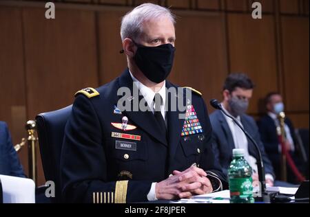 Washington, États-Unis d'Amérique. 14 avril 2021. Le Directeur de l'Agence du renseignement de la Défense (DIA), le Lieutenant-général Scott Berrier, témoigne lors d'une audience du Comité spécial du Sénat sur le renseignement au sujet des menaces mondiales, à Capitol Hill à Washington, DC, le 14 avril 2021.Credit: Saul Loeb/Pool via CNP | usage dans le monde Credit: dpa/Alay Live News Banque D'Images