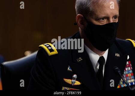 Washington, États-Unis d'Amérique. 14 avril 2021. LE lieutenant-général Scott Berrier, directeur DE L’agence DE renseignement DE DIA, fait une étude lors d’une audience du Comité du renseignement du Sénat sur les « menaces mondiales », à Capitol Hill, à Washington, le mercredi 14 avril, 2021Credit: Graeme Jennings/Pool via CNP | usage dans le monde crédit: dpa/Alay Live News Banque D'Images