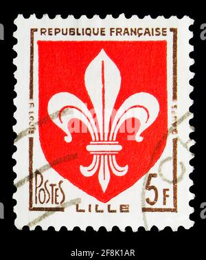 MOSCOU, RUSSIE - 7 OCTOBRE 2019 : le timbre-poste imprimé en France montre Lille, série de blouses d'armes, 5 - franc français, vers 1958 Banque D'Images