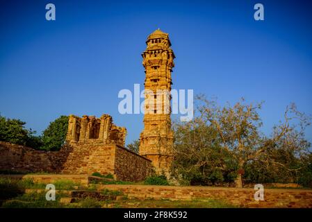 Vijaya Stambha 'monument de la victoire' construit par le roi Mewar Rana Kumbha en l'an 1448 au fort de Chittorgarh à Rajasthan, Inde pour commémorer la victoire o Banque D'Images