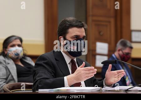 Washington, Distric de Columbia, États-Unis. 14 avril 2021. L'envoyé spécial pour le Triangle du Nord du Département d'État américain RICARDO ZUNIGA témoigne devant le sous-comité de l'hémisphère occidental, de la sécurité civile, des migrations et de la politique économique internationale lors d'une audition sur le renouvellement de l'engagement des États-Unis à s'attaquer aux causes profondes des migrations en provenance d'Amérique centrale, Aujourd'hui, le 14 avril 2021, au Rayburn Building/Capitol Hill à Washington DC, États-Unis. Credit: Lénine Nolly/ZUMA Wire/Alamy Live News Banque D'Images