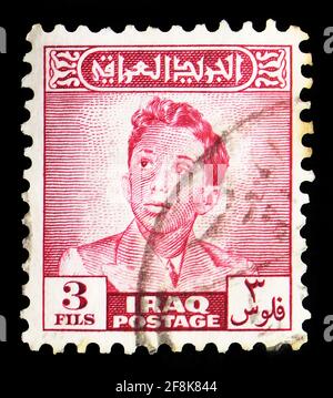 MOSCOU, RUSSIE - 7 OCTOBRE 2019 : le timbre-poste imprimé en Irak montre le roi Fayçal II (1935-1958), série, vers 1951 Banque D'Images